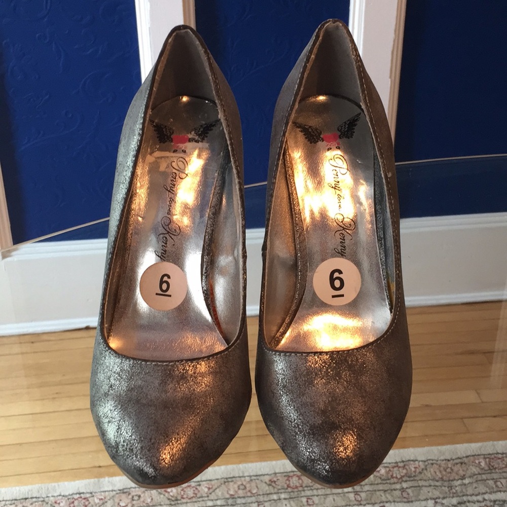 Penny loves Kenny Metallic silver gray black Heels